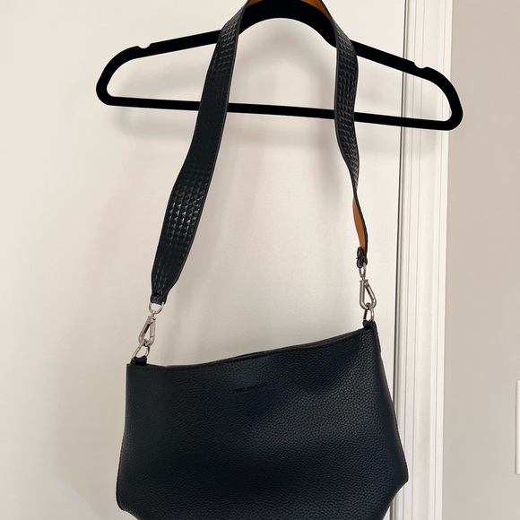 Find Kapoor Orange Handbag
Shoulder Bag - Picture 1 of 6